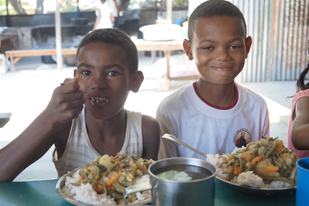 Dożywianie sierot w Mampikony (Madagaskar)