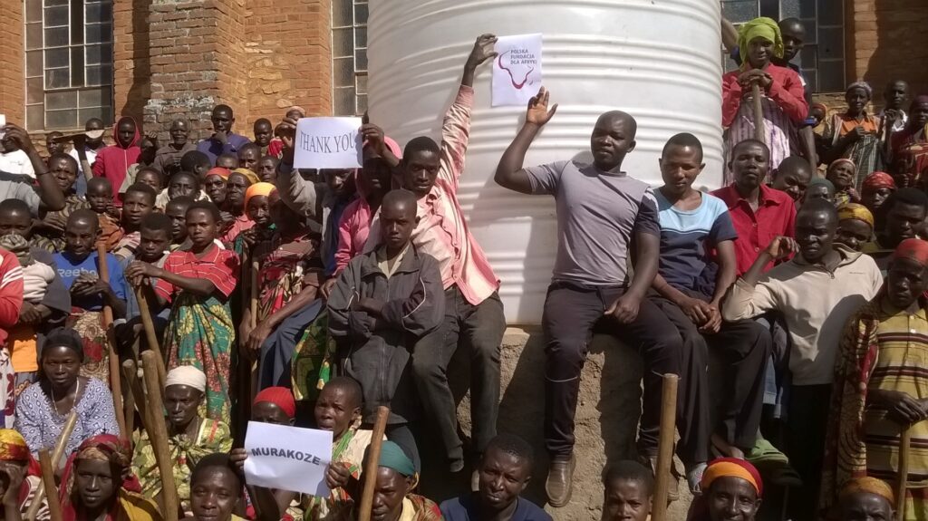 Instalacja dwóch cystern dla ludności w gatarze(Burundi)