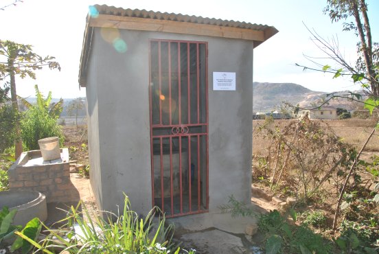 Budowa studni w Ambohidratrimo i Antsirabe (Madagaskar)