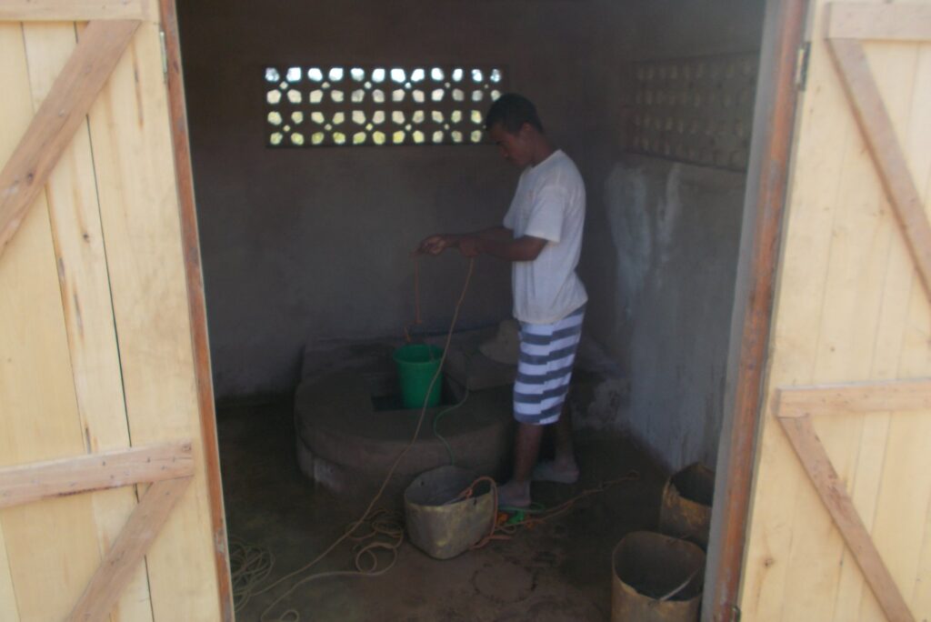 Budowa studni w Ambohidratrimo i Antsirabe (Madagaskar)