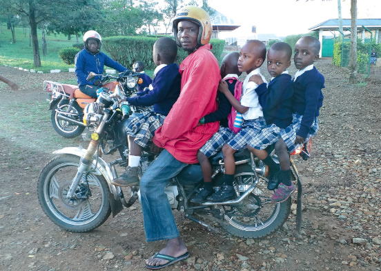 Szkolny autobus dla dzieci w Kiabakari (Tanzania)