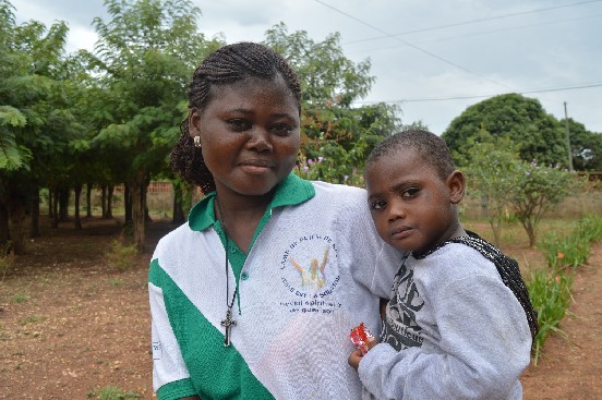 Pomoc dla laboratoriów medycznych w Helocie i Bassar (Togo)