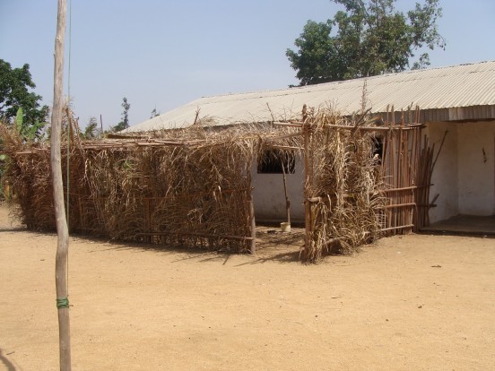 Wynagrodzenie dla nauczycieli wiejskich szkół podstawowych w okolicach Bafoussam (Kamerun)