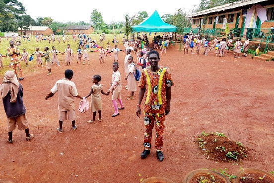 Budowa pawilonu wielofunkcyjnego w szkole w Abong-Mbang (Kamerun)