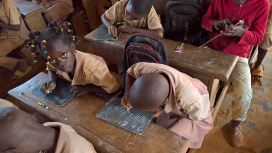 Podręczniki dla szkoły podstawowej w Essiengbot (Kamerun)