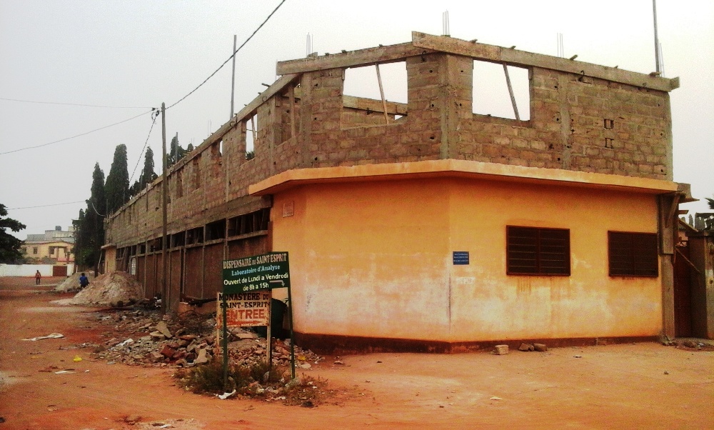 Przenośne USG ratuje życie i zdrowie kobiet w Lome (Togo)