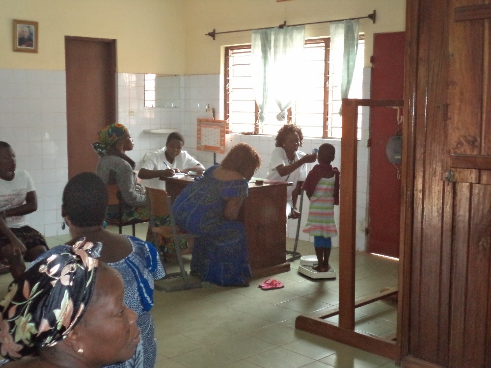 Przenośne USG ratuje życie i zdrowie kobiet w Lome (Togo)