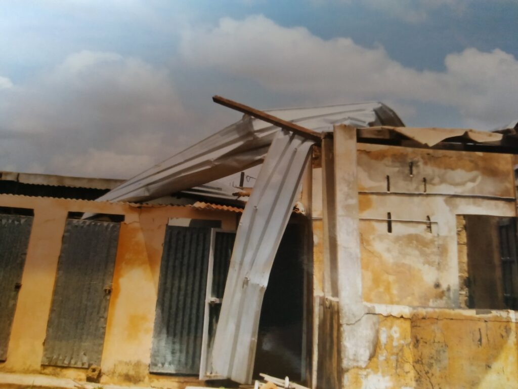 Dach dla domu kobiet w Pandienou-Lehar (Senegal)