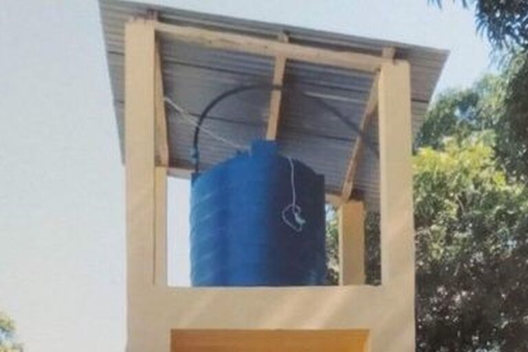 Wykończenie studni przy szkole i stołówce w Mahajanga (Madagaskar)