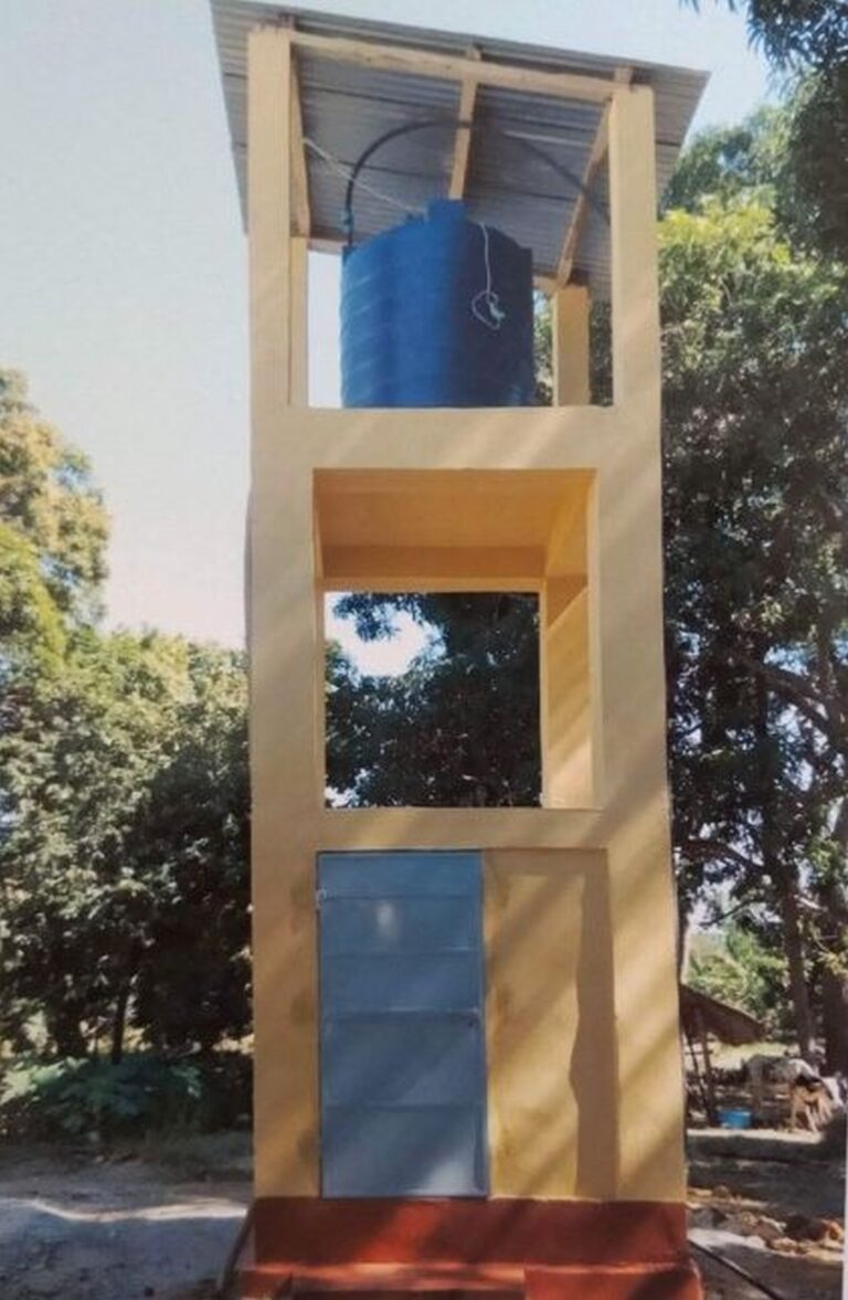 Wykończenie studni przy szkole i stołówce w Mahajanga (Madagaskar)