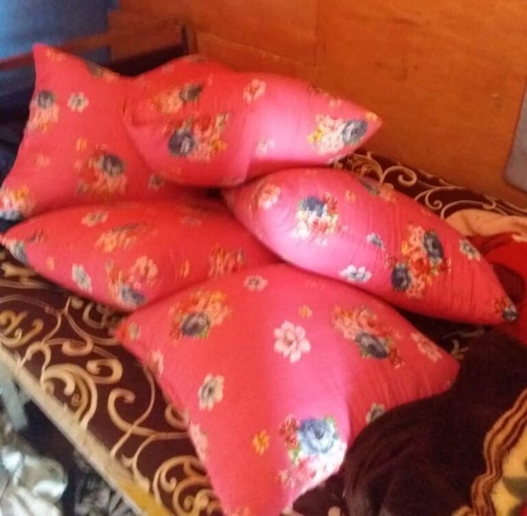 Wyposażenie budynku na fermie edukacyjnej w Anivorano (Madagaskar)