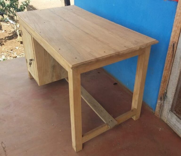 Wyposażenie budynku na fermie edukacyjnej w Anivorano (Madagaskar)