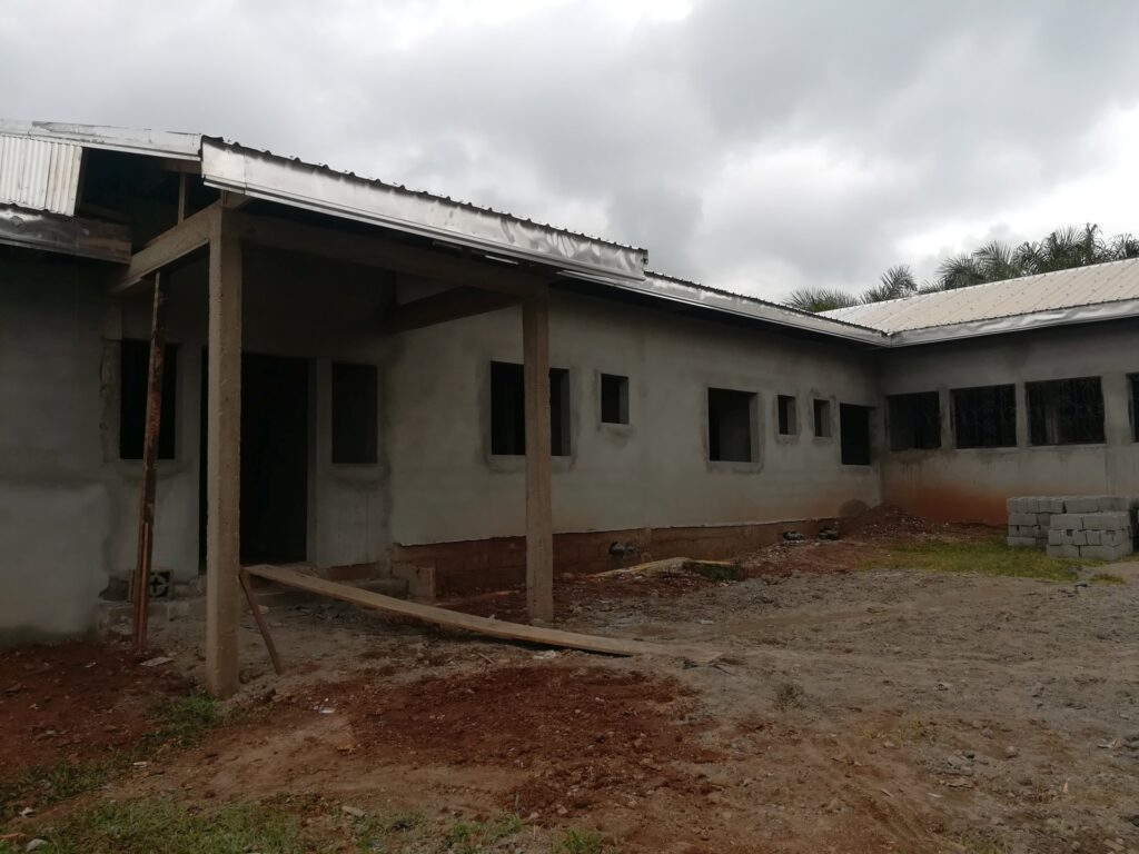 Wykończenie domu dziecka w Ayos (Kamerun)