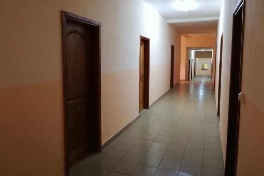 Wykończenie domu dziecka w Ayos (Kamerun)