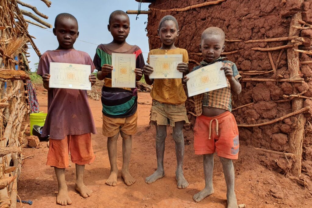 Akty urodzenia dla 1000 dzieci z rejonu kopalni złota w Geita (Tanzania)