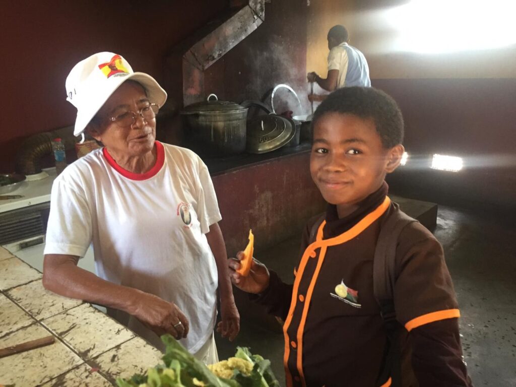 Dożywianie 1550 głodnych dzieci na Madagaskarze