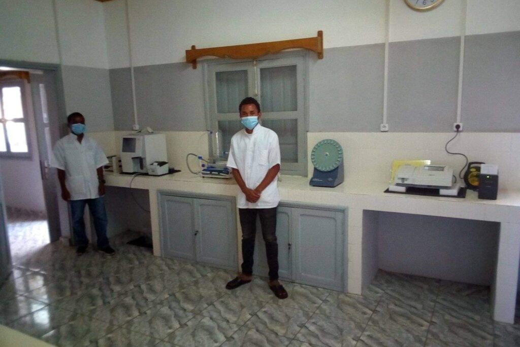 Wyposażenie laboratorium w Marillac – Tolagnaro (Madagaskar)