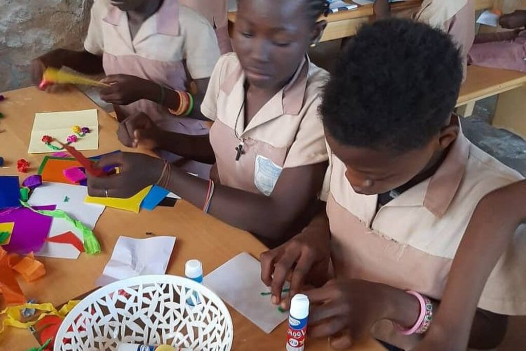 Drzwi dla centrum szkoleniowego w Yaounde (Kamerun)