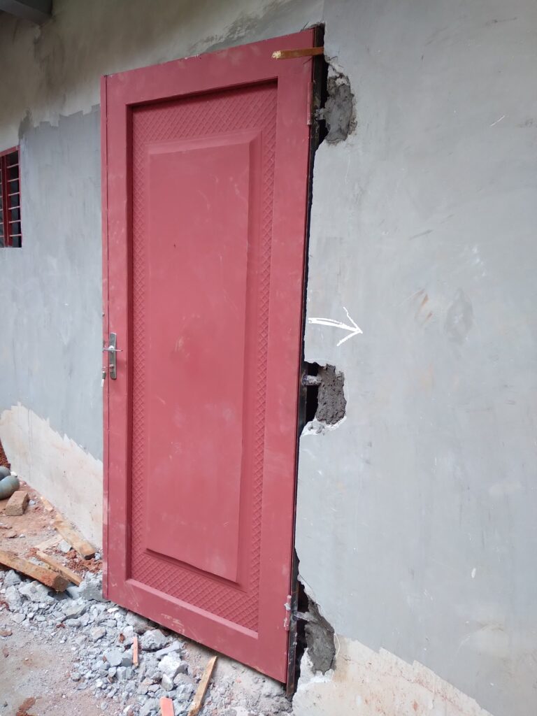 Drzwi dla centrum szkoleniowego w Yaounde (Kamerun)