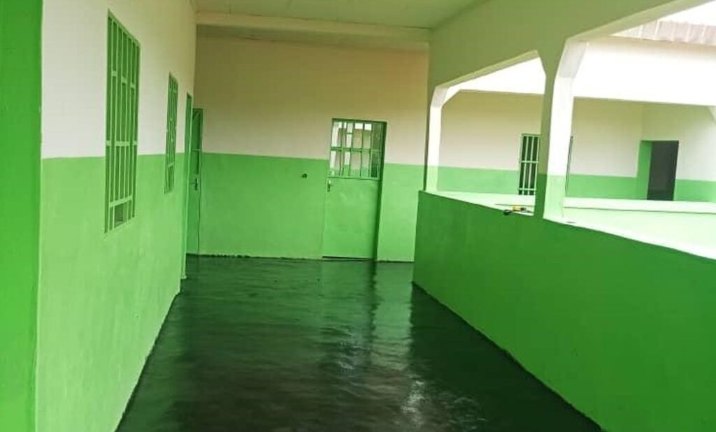 Wykończenie ośrodka zdrowia w Madingring (Kamerun)