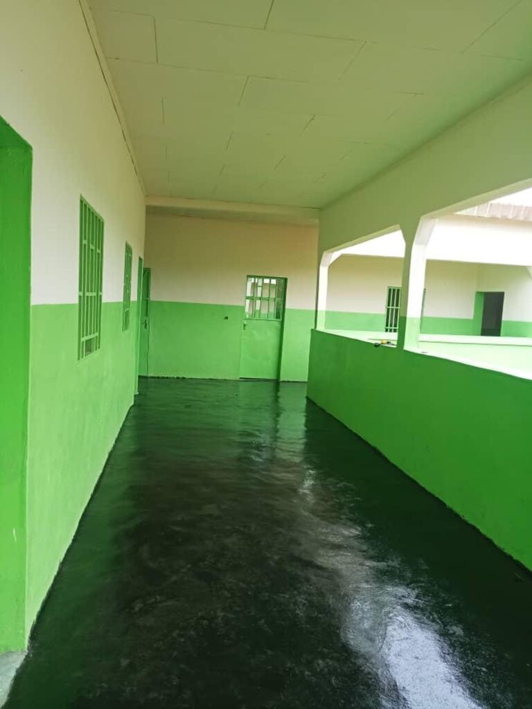 Wykończenie ośrodka zdrowia w Madingring (Kamerun)