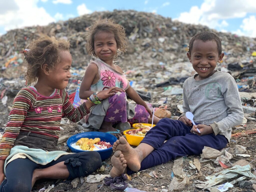 Dożywianie 1700 głodnych dzieci na Madagaskarze