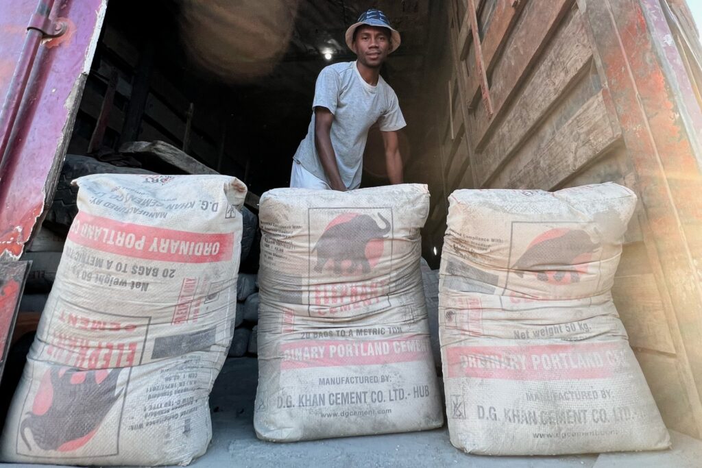 Wyposażenie bloku operacyjnego w Manerinerina (Madagaskar)