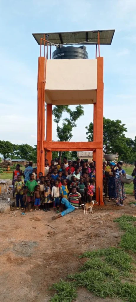 Montaż studni głębinowej dla szkoły podstawowej i przedszkola we wiosce Sinewota (Togo)